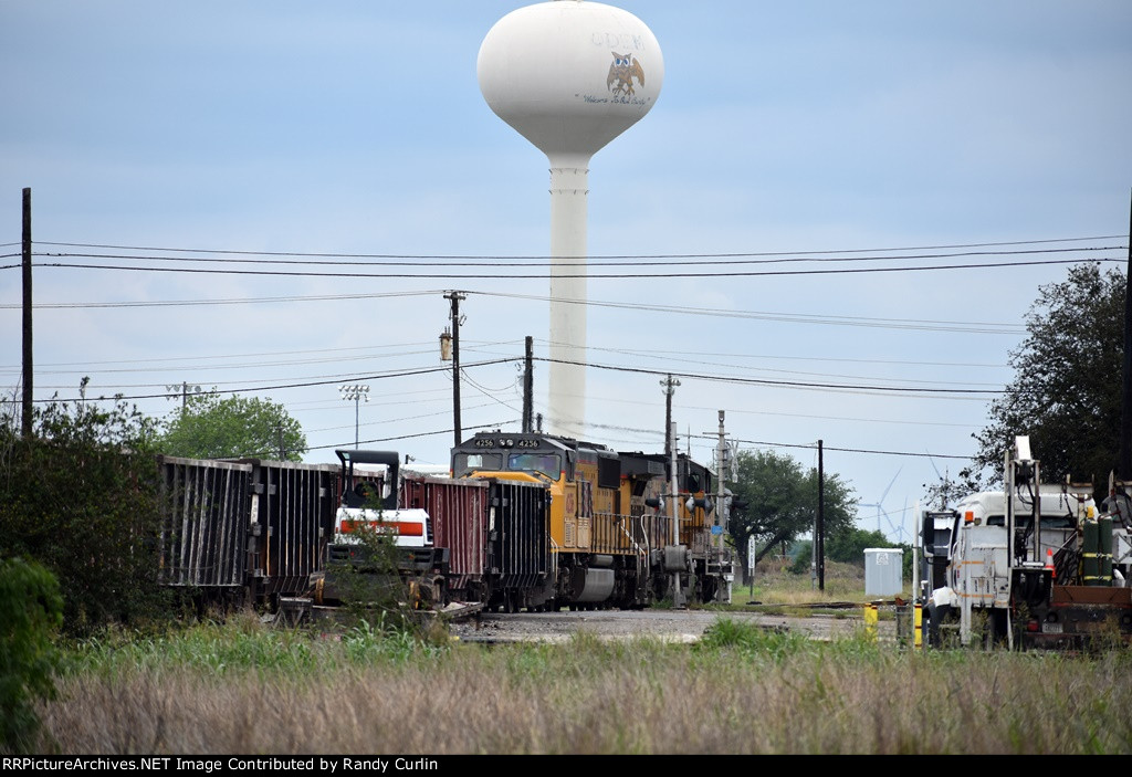 UP 4256 and UP 6070 Rear DPU